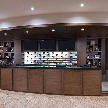 加莱里亚斯蒙特雷喜来登酒店 外观 照片 The reception desk at the library