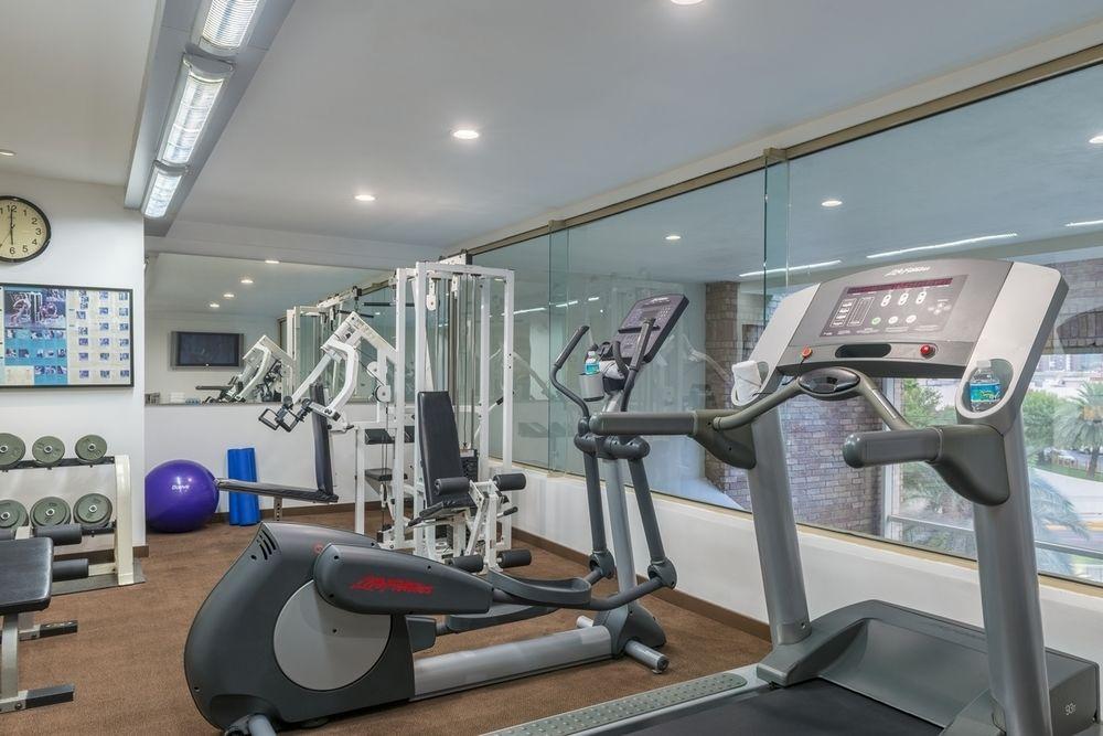 加莱里亚斯蒙特雷喜来登酒店 外观 照片 The gym at the hotel