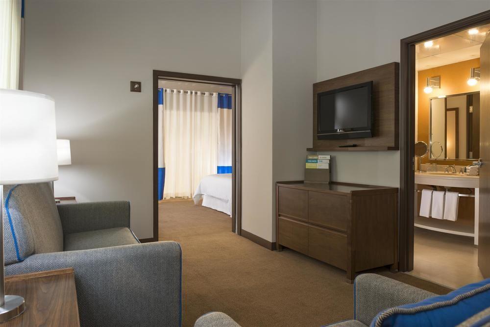 加莱里亚斯蒙特雷喜来登酒店 外观 照片 A typical suite at the Residence Inn