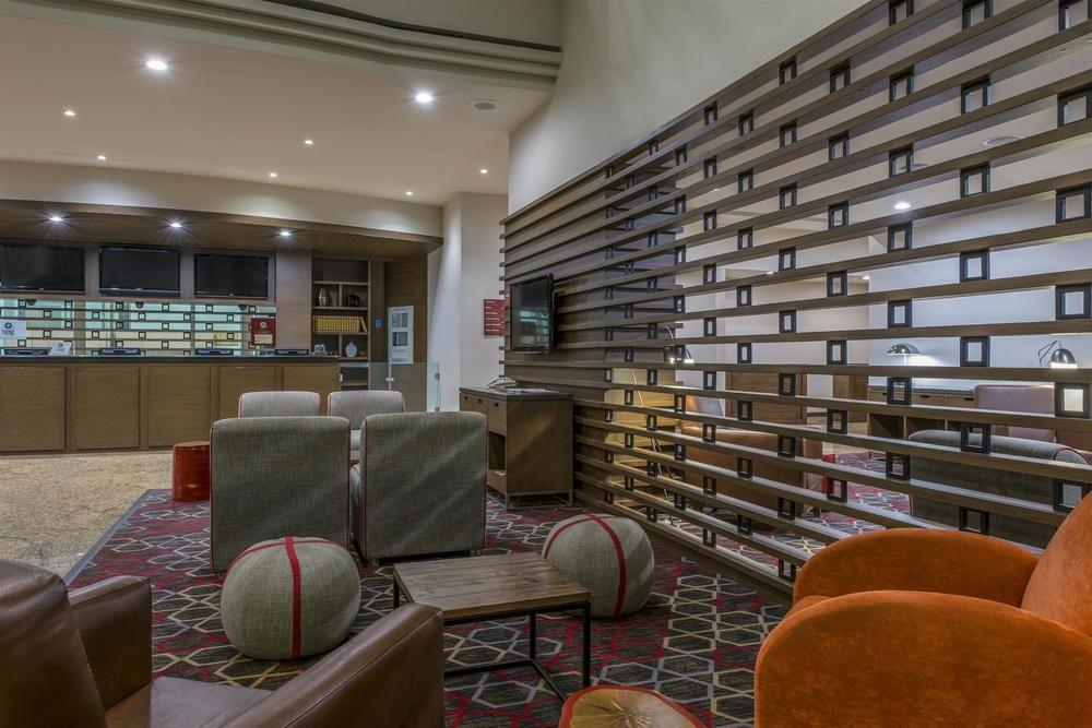 加莱里亚斯蒙特雷喜来登酒店 外观 照片 The lounge at the airport