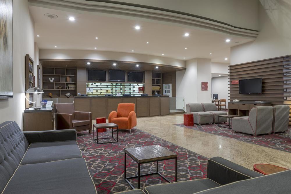 加莱里亚斯蒙特雷喜来登酒店 外观 照片 The lounge at the airport