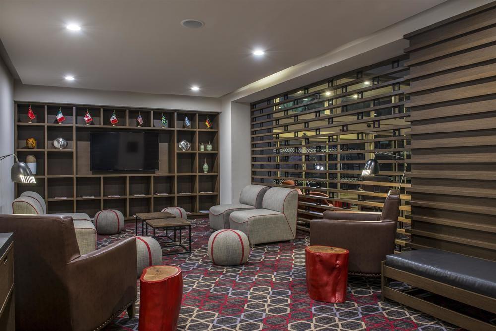 加莱里亚斯蒙特雷喜来登酒店 外观 照片 The lounge at the airport