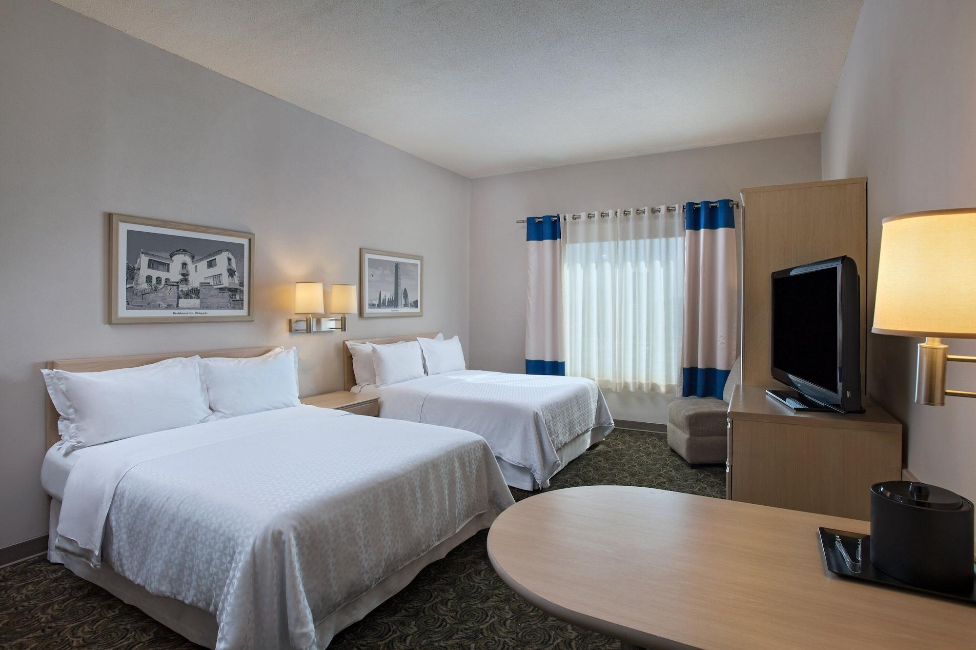 加莱里亚斯蒙特雷喜来登酒店 外观 照片 A typical guest room at the Hilton Garden Inn