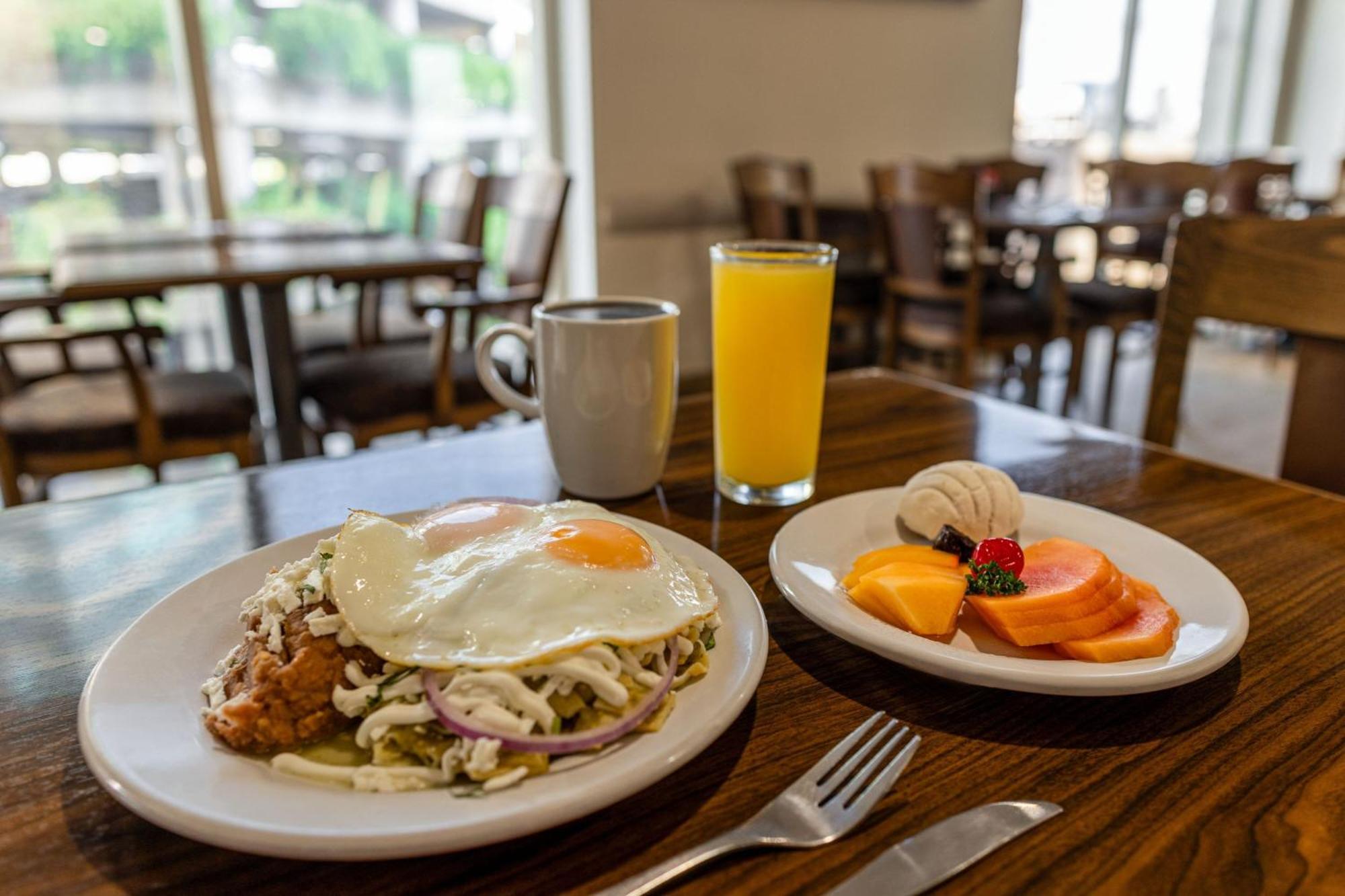 加莱里亚斯蒙特雷喜来登酒店 外观 照片 Breakfast at the Hotel