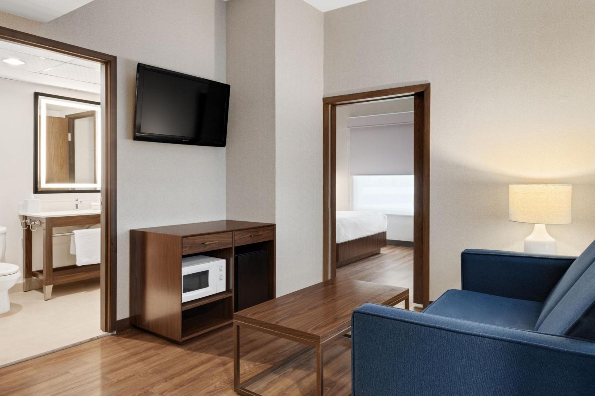 加莱里亚斯蒙特雷喜来登酒店 外观 照片 A suite at the Hilton Garden Inn in San Francisco