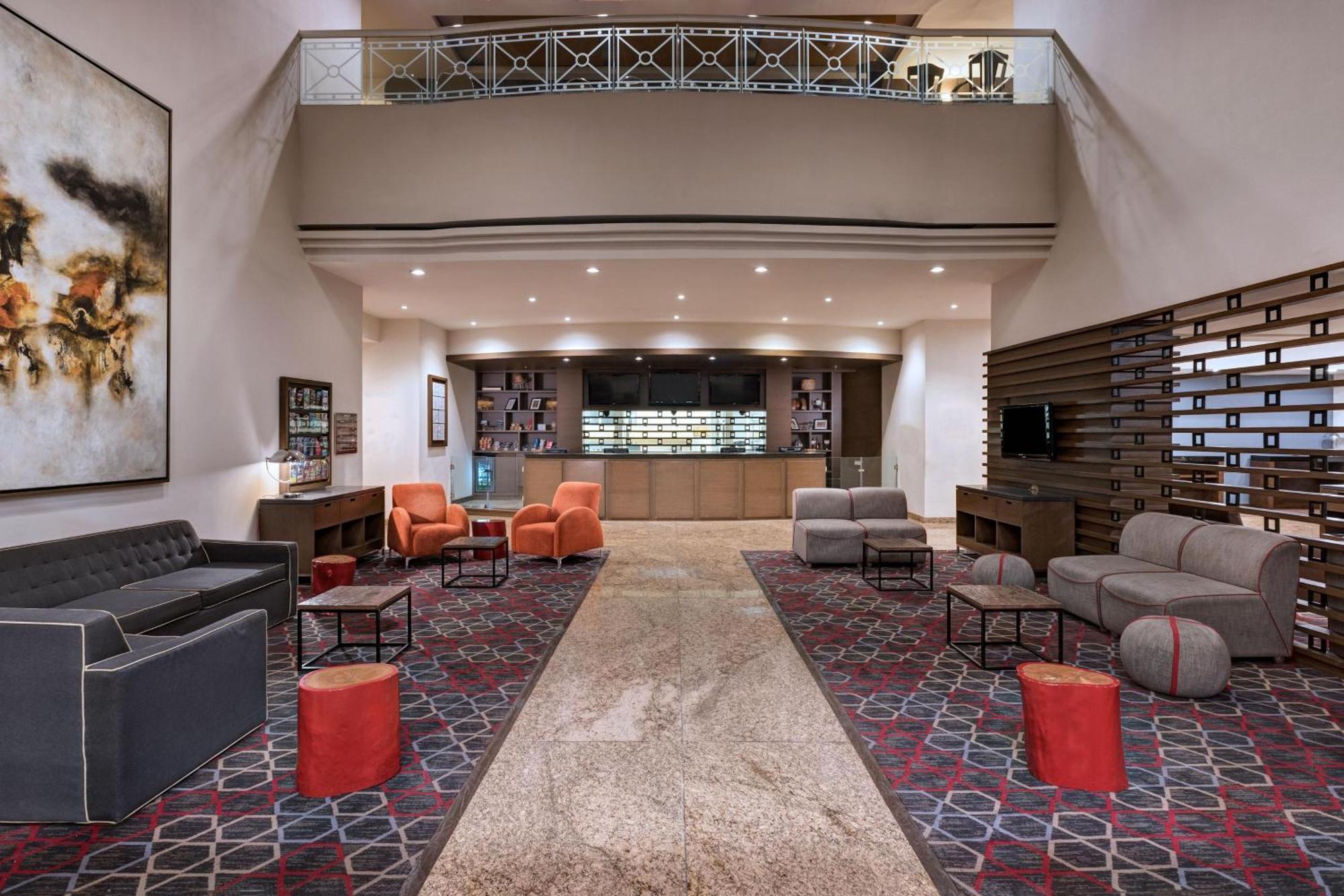 加莱里亚斯蒙特雷喜来登酒店 外观 照片 The lobby of the hotel