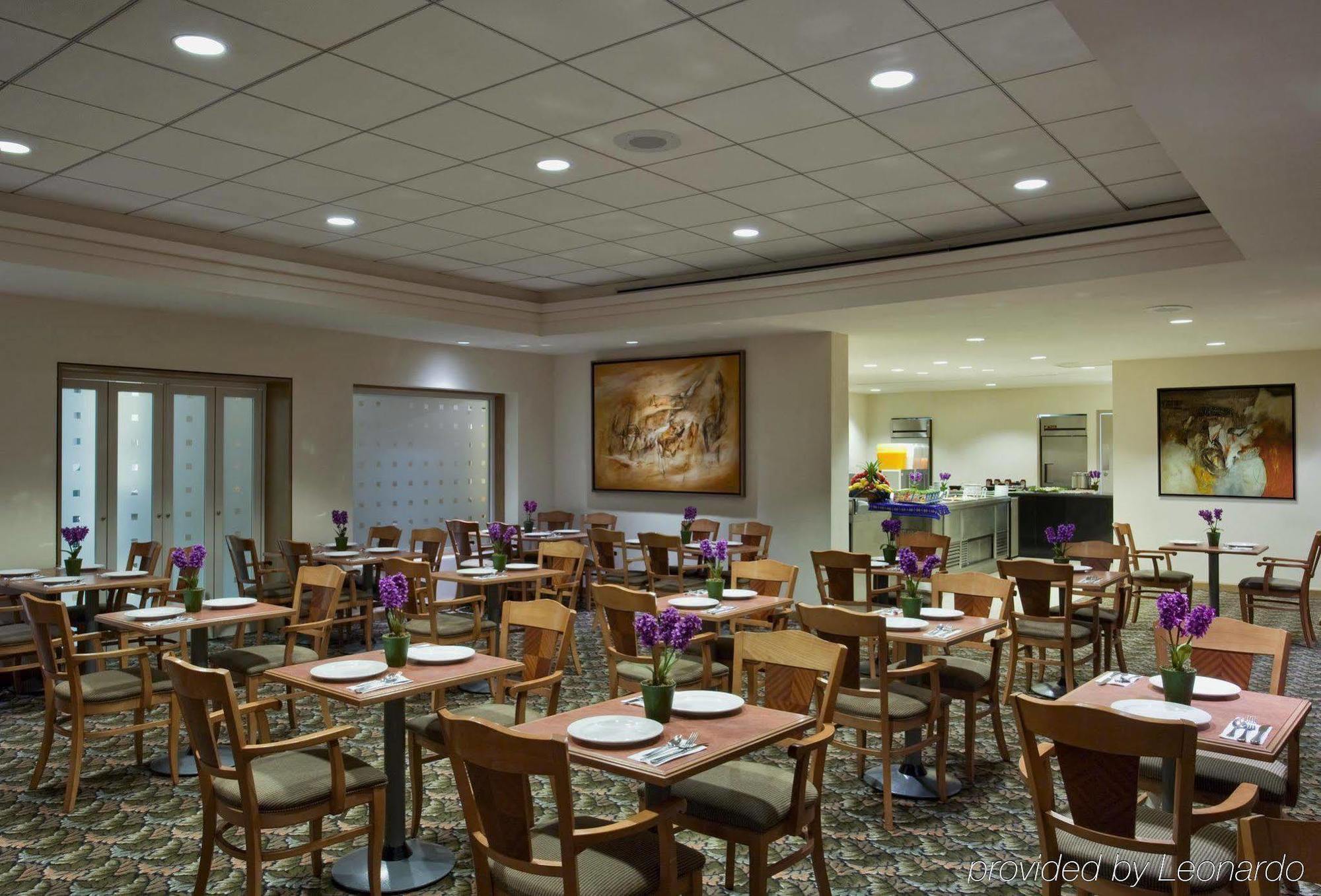 加莱里亚斯蒙特雷喜来登酒店 外观 照片 The Club at Newark Airport
